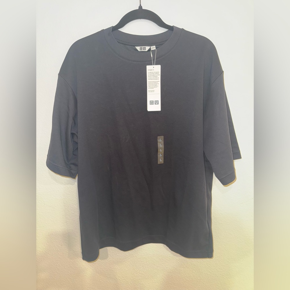 Uniqlo Men's Black T-Shirt